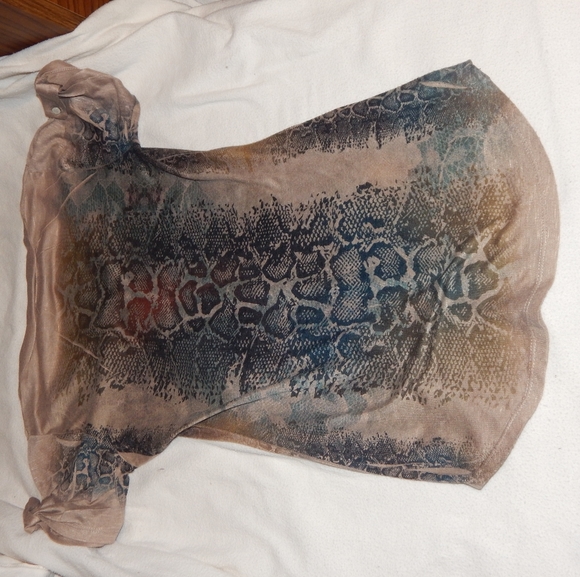 Women's daytrip size small t-shirt - Picture 2 of 6